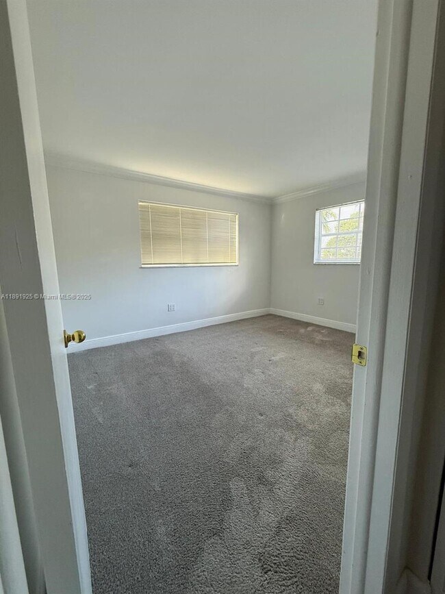 Building Photo - 7825 NE Bayshore Ct