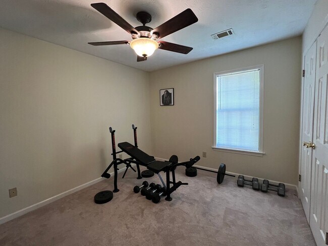 Building Photo - 3808 Oak Ave