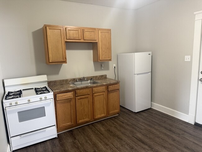 Building Photo - 3550 Seymour Ave