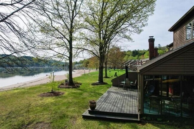 Building Photo - 15 Manor Estates Dr