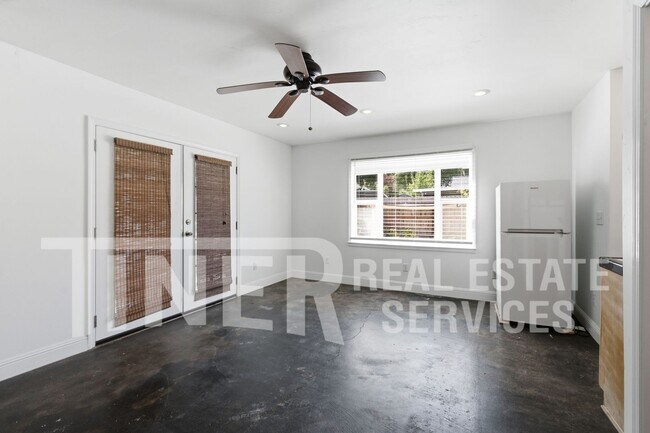 Building Photo - 657 40th St