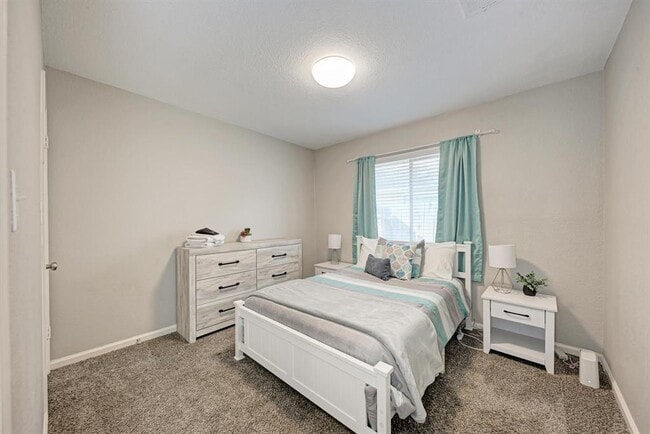 Building Photo - 2022 Balsam Way