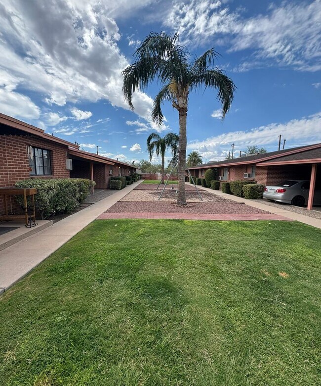 Building Photo - You Have To See The Beautiful 4/2 New Buil...