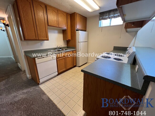 Building Photo - 2247 E Lambourne Ave