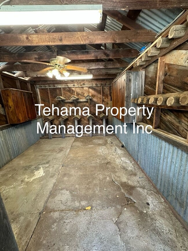 Building Photo - Updated Charming Rustic Home in the Countr...