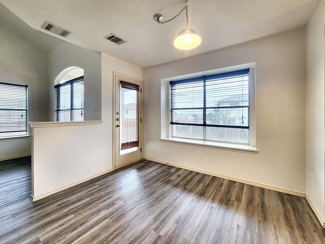 Building Photo - Inviting 3BR/2.5BA with Spacious Bedrooms & Great Outdoor Space