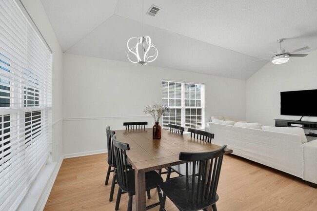 Building Photo - Centrally Located Ranch Home in Richmond Hill