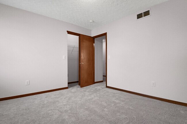 Building Photo - 321 Amber Wood Way