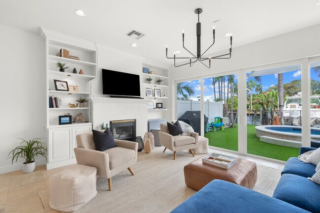 Building Photo - 2739 NE 15th St