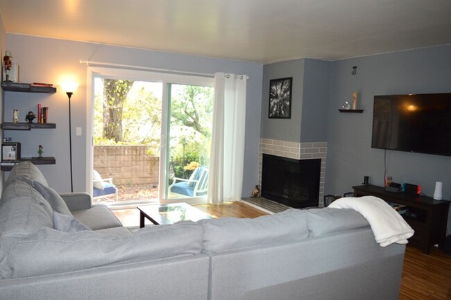 Building Photo - Updated Two Bedroom Condo with Views of th...