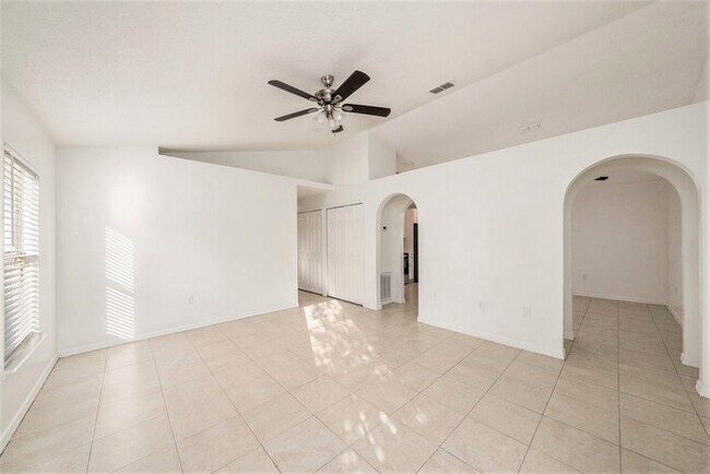 Building Photo - 1020 Brenton Leaf Dr