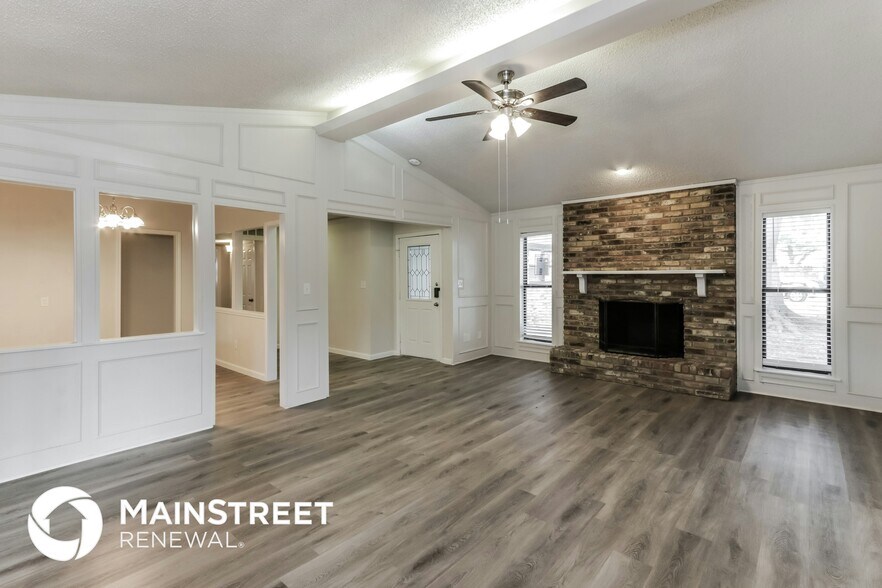 Building Photo - 1421 Pine Hill Dr