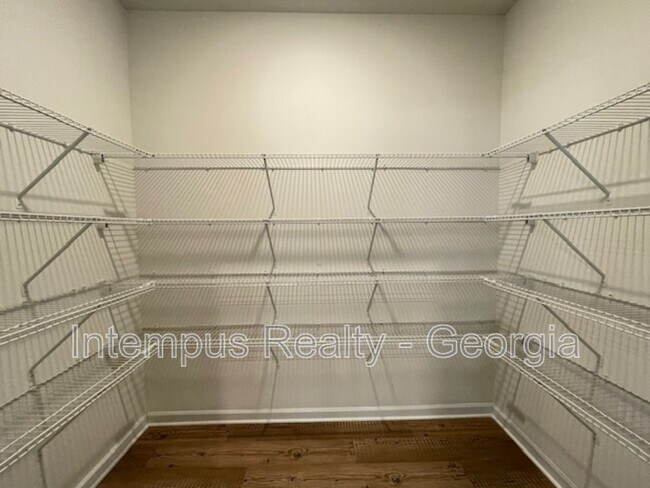 Building Photo - 693 Summerwood Ln