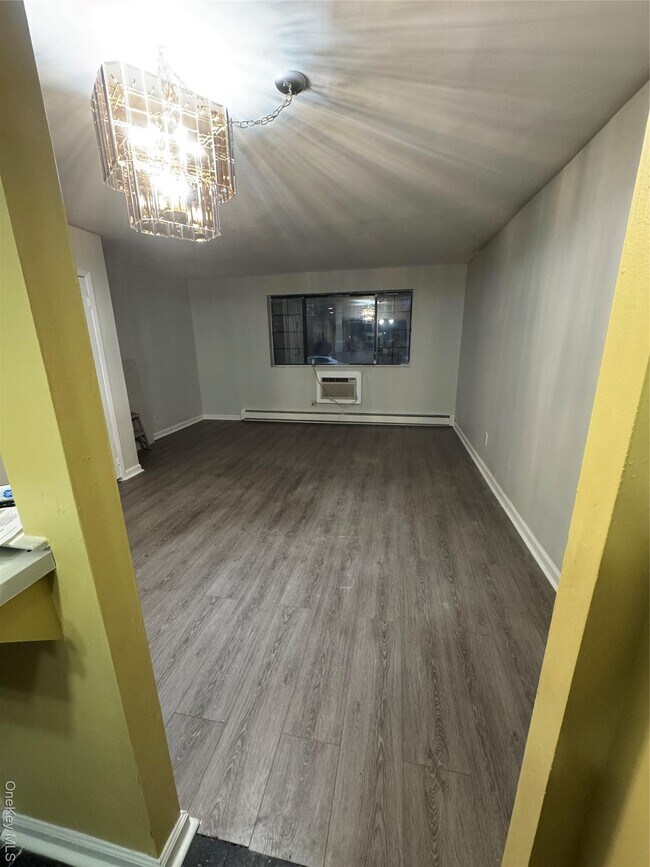 Building Photo - 1364 E 92nd St