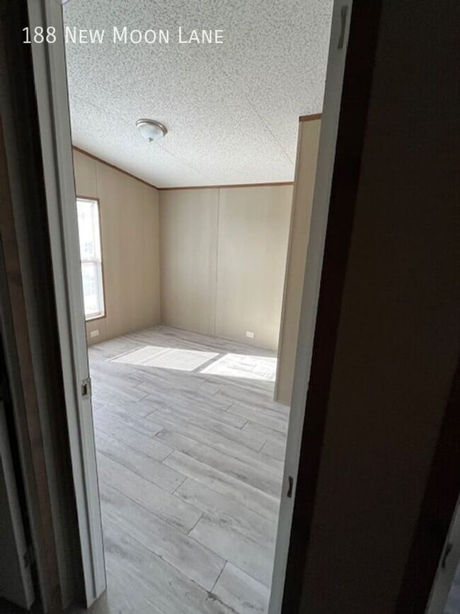 Building Photo - 188 New Moon Ln