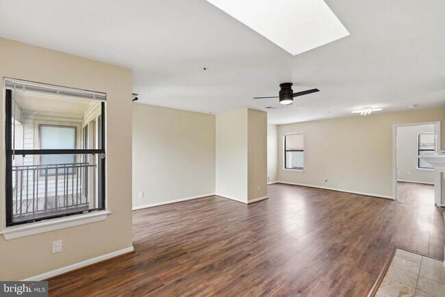 Building Photo - 13408 Shady Knoll Dr