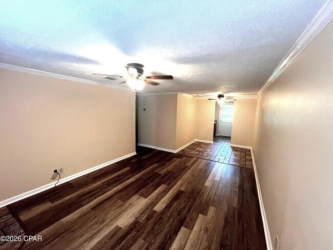 Building Photo - 3039 Headland Ave