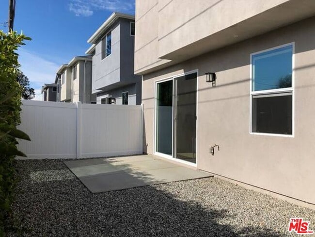 Building Photo - 7105 Tampa Ave