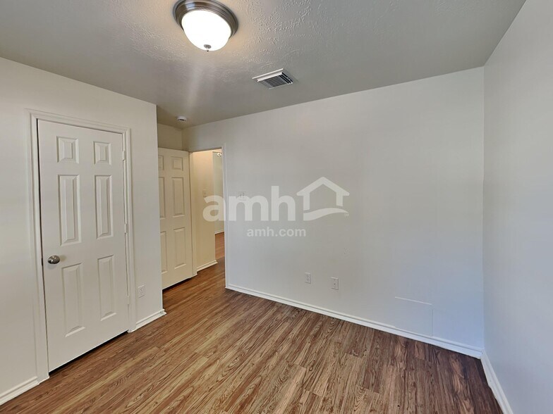 Building Photo - 5214 Flax Bourton St