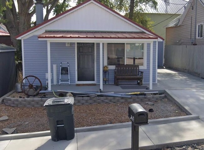 Building Photo - 308 Garnet St