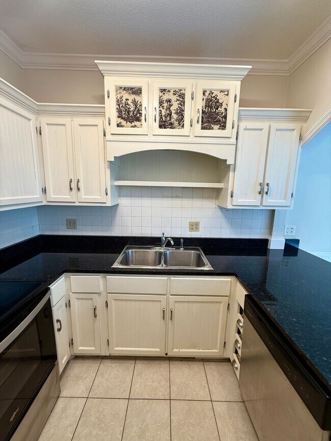 Building Photo - Knoxville 37909 - 2 bedroom, 1.5 bath unit, duplex - Contact Chad Weeks (865) 567-6193