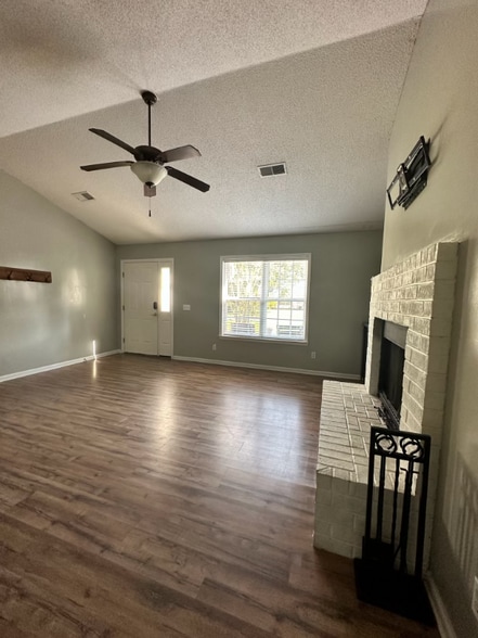 Building Photo - 13 Grandiflora Ln