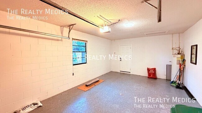 Building Photo - 7909 Richwood Dr