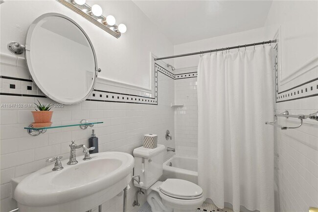 Building Photo - 604 Alcazar Ave