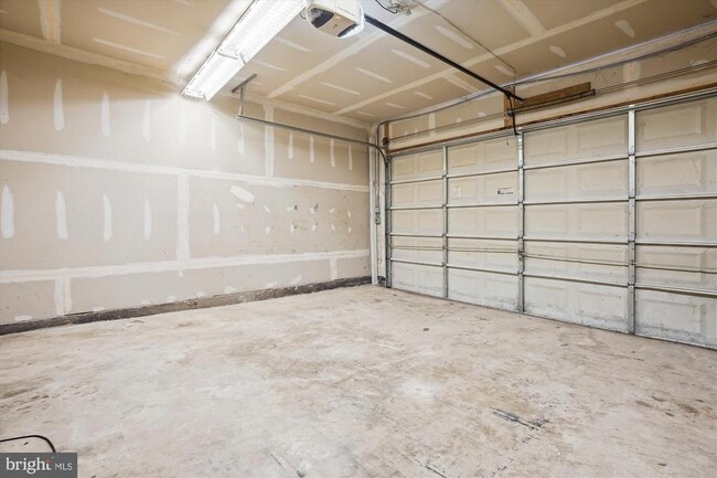 Building Photo - 2024 Chestnut Dr.