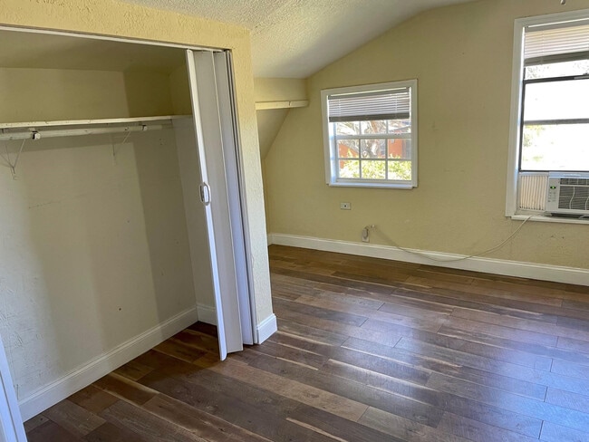 Building Photo - 1521 N 59th Terrace