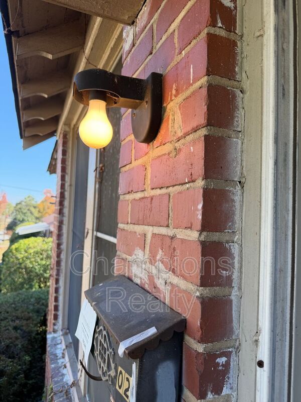 Building Photo - 2802 Pecan St