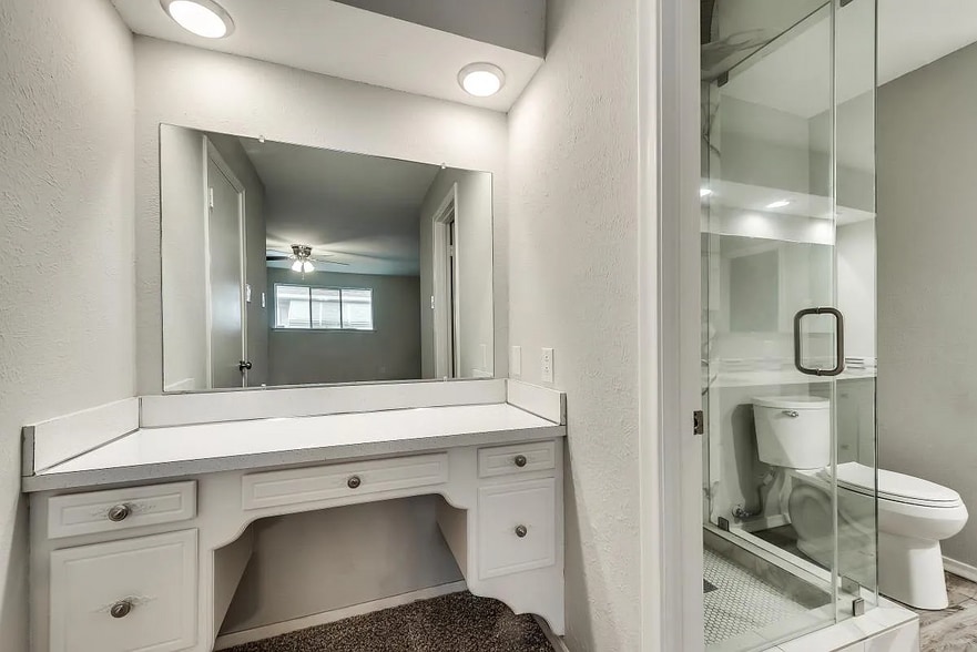 Building Photo - 5806 Everglade Rd