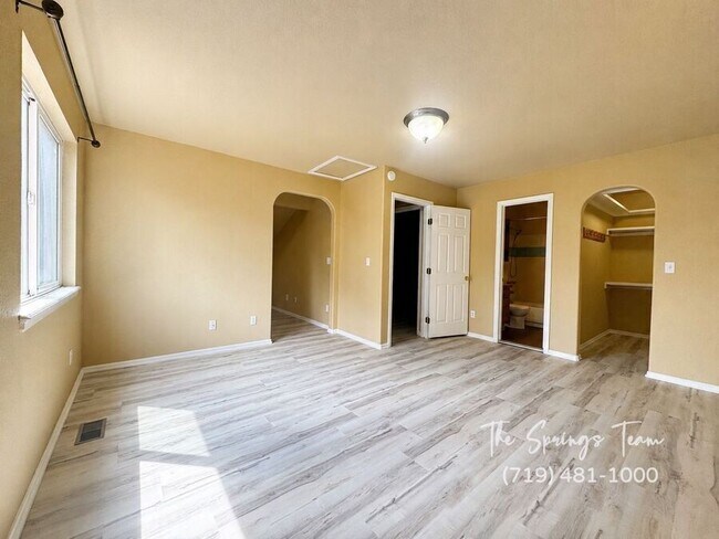 Building Photo - 5232 Solar Ridge Dr