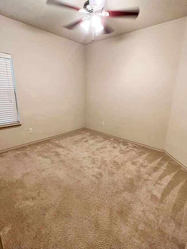 Building Photo - Great 3 Bdrm 2 Bath Home w Study in Argyle Tx