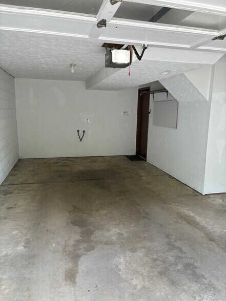 Building Photo - 2934 Thackeray Ave NW