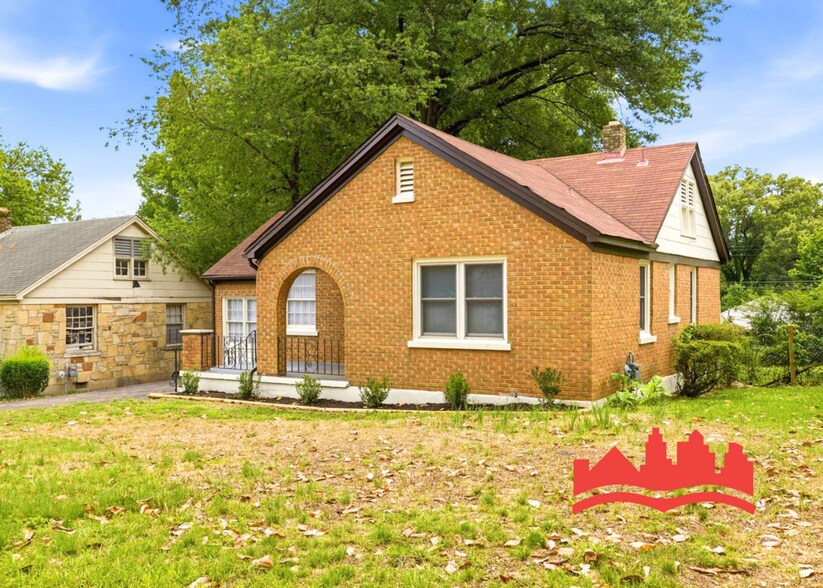 Building Photo - 755 E McKellar Ave