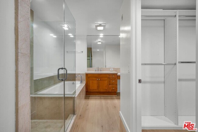 Building Photo - 7301 Vista Del Mar