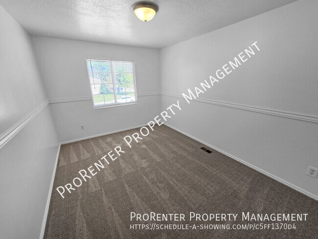 Building Photo - 484 N 75 W