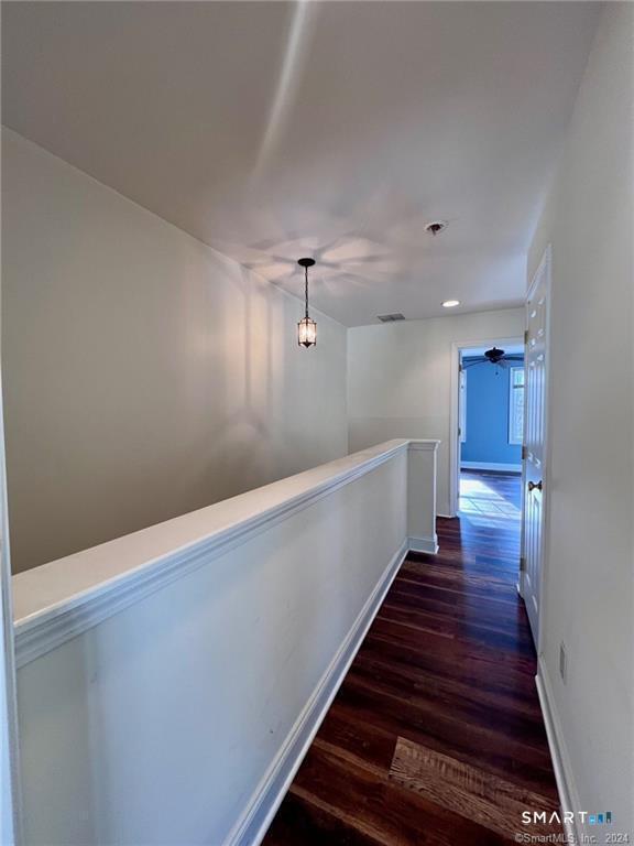 Building Photo - 527 W Thames St