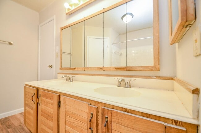 Building Photo - 7623 Kite Hill Dr