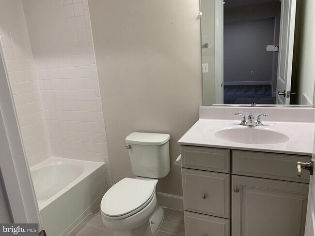 Building Photo - 150 Boxelder Dr