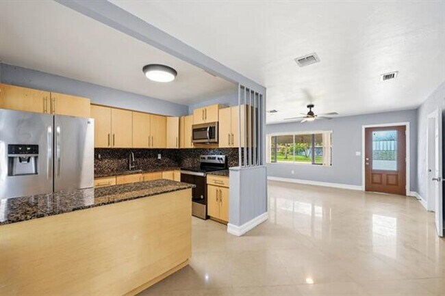 Building Photo - 740 E Evanston Cir