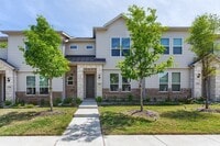 Building Photo - 1304 Pebblebrook Dr