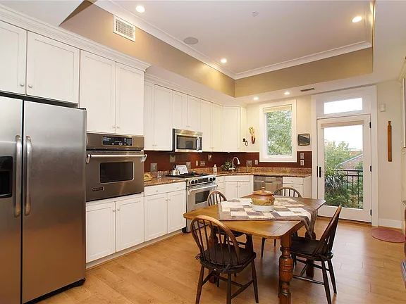 Building Photo - "Luxurious Living Awaits: Spacious 2-Bed, 3-Bath Apartment in Prime Clayton Location!"
