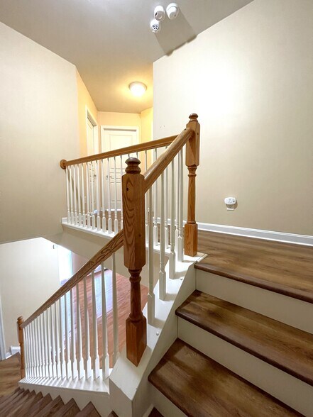 Building Photo - 268 Baxter Dr