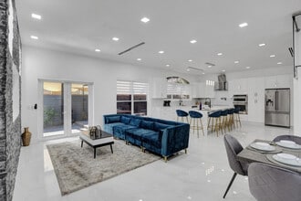 Building Photo - 3824 SW 49th Pl