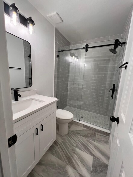 Building Photo - 827 Albi Ct