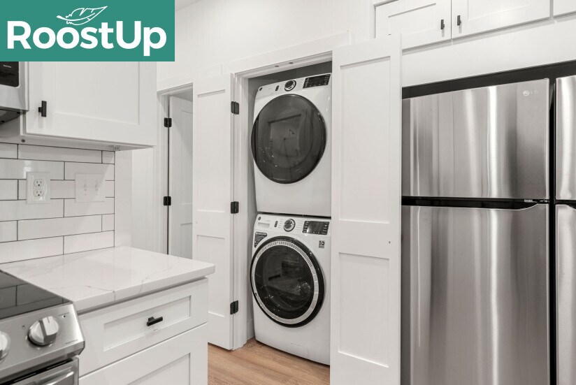 Building Photo - Furnished private bedroom with private ensuite bath