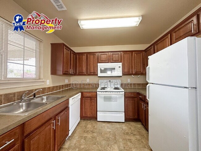 Building Photo - 5936 Ellens Ferry Dr