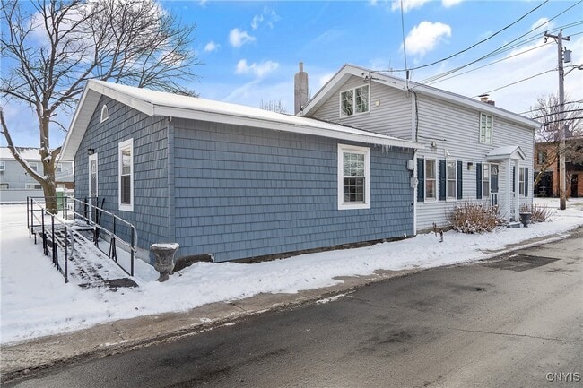 Building Photo - 201 Highbridge St